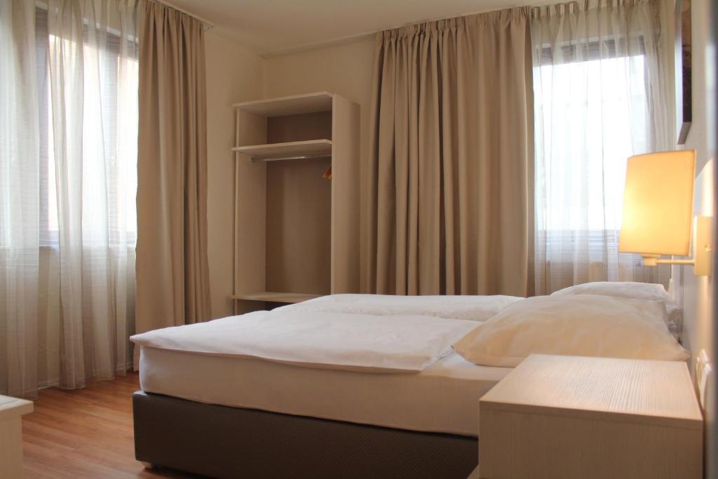 Hotel Centro Штутгарт Экстерьер фото